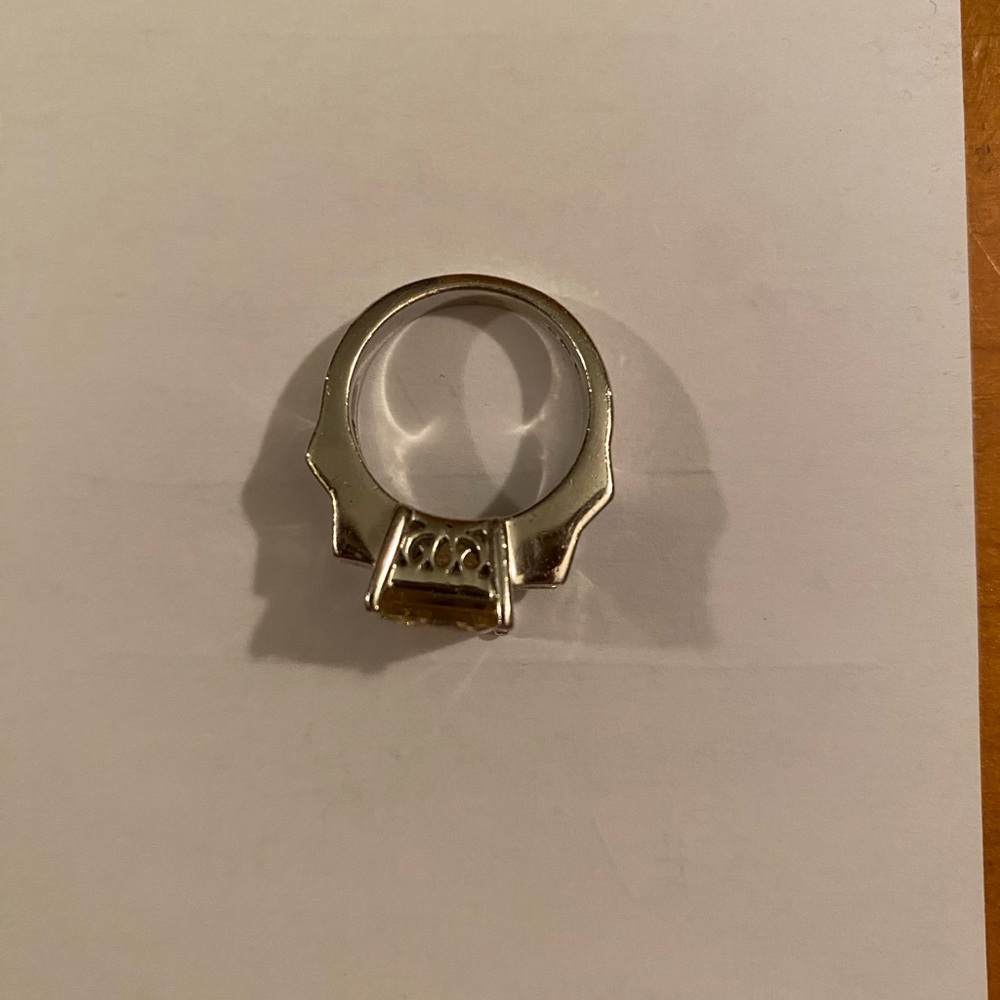 Fun pink ring - Picture 3 of 3